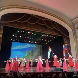 Ансамбли «Кавказ» и «Анатрио» выступили на закрытии форума журналистов в Сочи